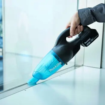 makita-akumulatorski-usisavac-dcl180zb-ps25-8247-82287.webp