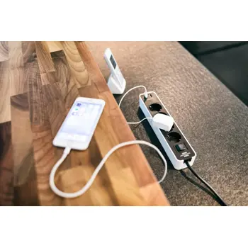produzni-kabel-15m-s-4-uticnice-prekidac-2xusb-crno-bijeli-60717-21463.webp
