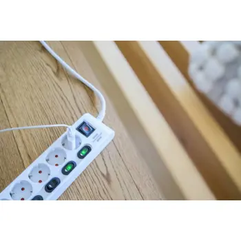 produzni-kabel-2m-s-6-uticnica-16a-7-prekidaca-bijeli-59293-21460.webp