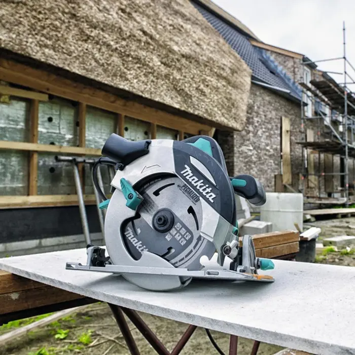 MAKITA Aku kružna pila DHS710Z (2x18V, 190mm, Solo model bez baterije)